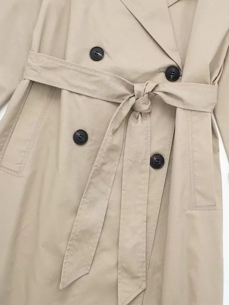 VÉLA ,,Trenchcoat“