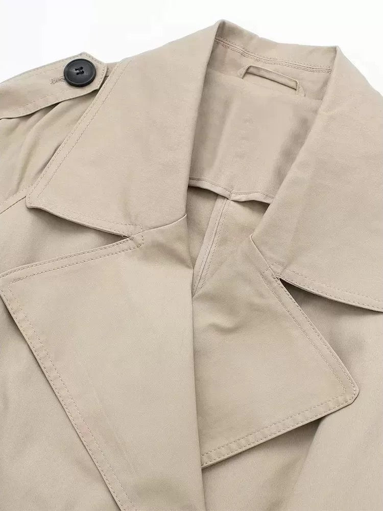 VÉLA ,,Trenchcoat“